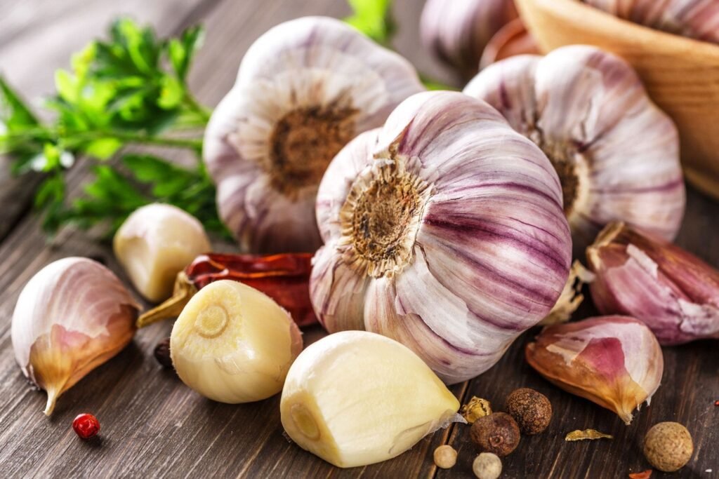 “The Mighty Garlic: Unveiling the Remarkable 20 Health Benefits of Nature’s Allium” Know benefits and side effects of eating garlic