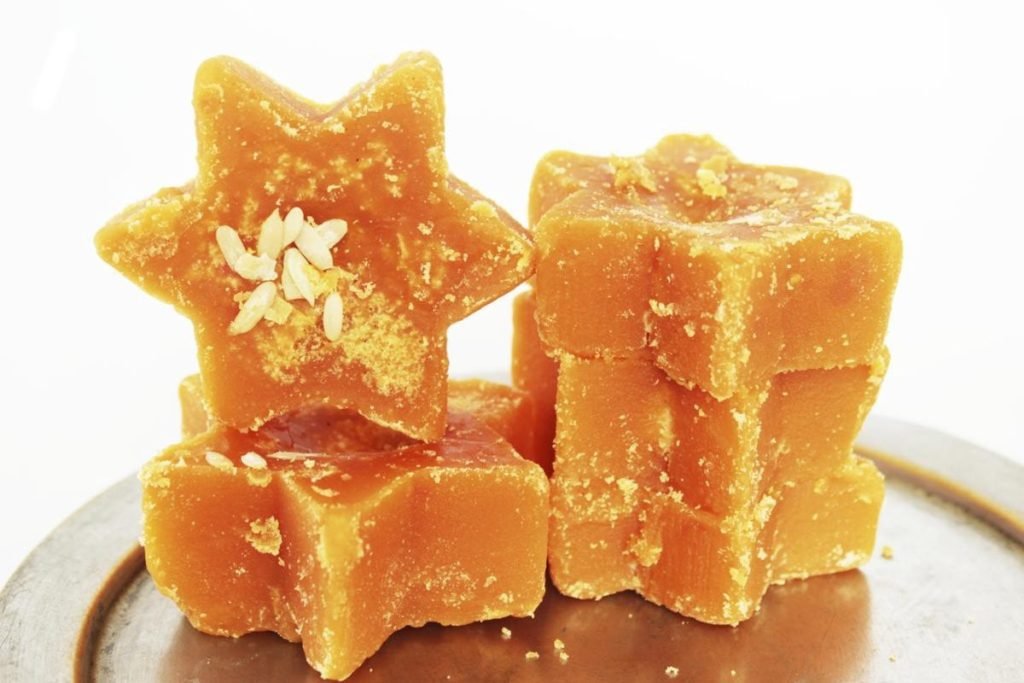 This Ayurvedic remedy of jaggery and lemon juice will drastically reduce body fat, and stomach fat!