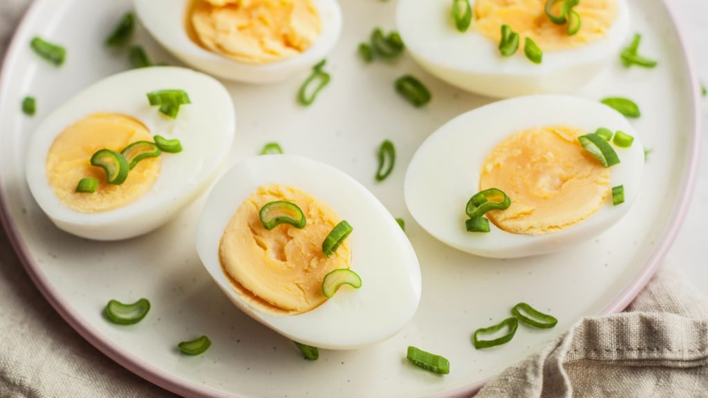 The egg is a diet that is full of nutrients. Along with taste, it has hidden many such qualities, which are necessary for health.