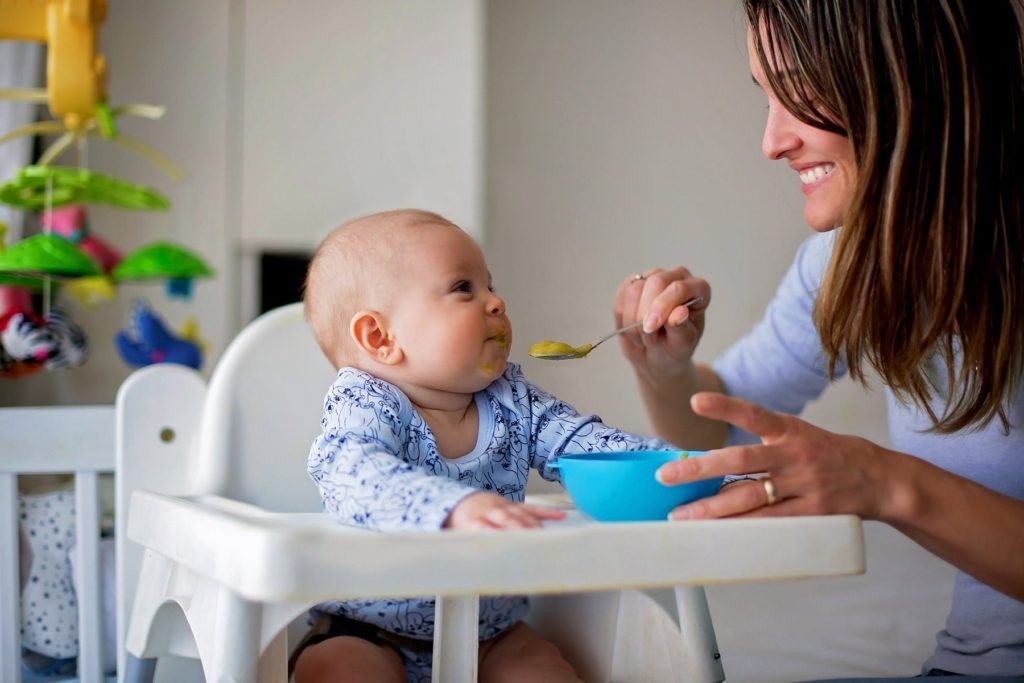 Do not feed these 5 things to small children they can harm their health Do not feed these 5 things to small children they can harm their health