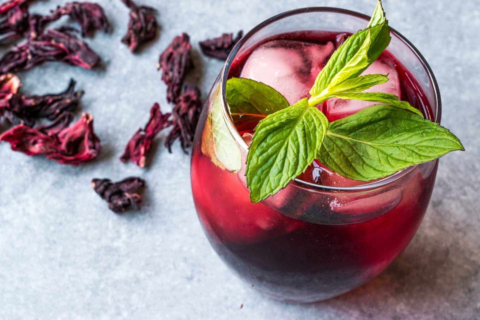 Hibiscus tea reduces the risk of high blood pressure in these 7 ways!