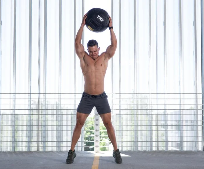the-definitive-guide-to-medicine-ball-slams-inset1-700xh