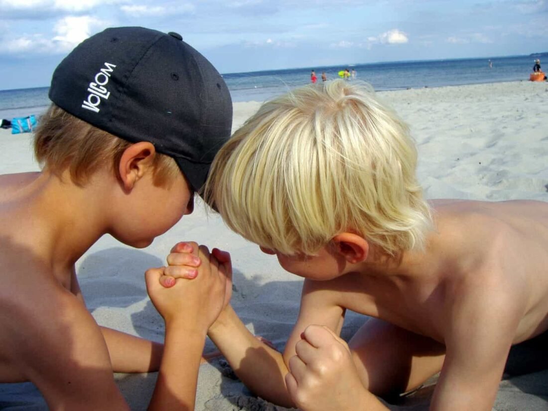 arm wrestling 176645 1920 1400x1050 1